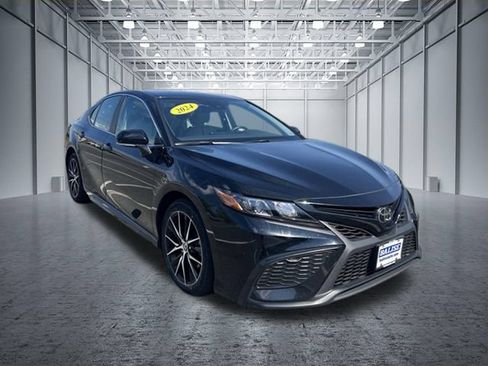 Used 2024 Toyota Camry SE AWD/4WD image 10