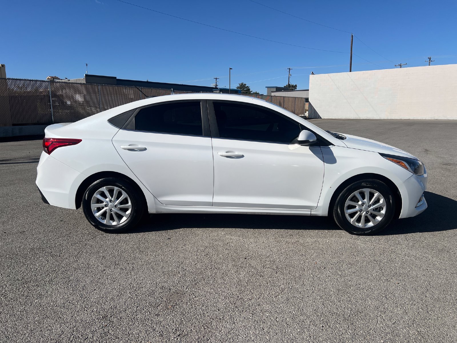 Used 2022 Hyundai Accent SEL w/ Cargo Package FWD image 2