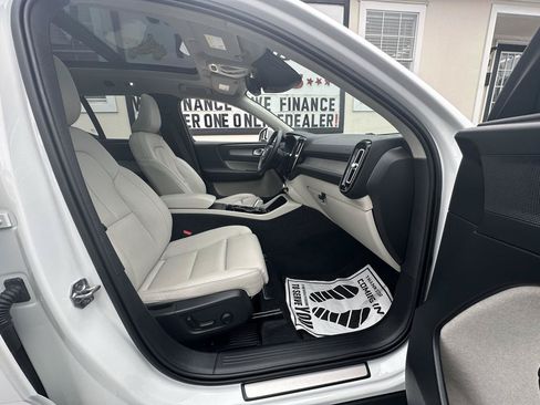 Used 2021 Volvo XC40 T4 Inscription FWD image 26