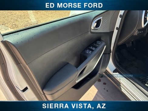 Used 2025 Kia Soul LX FWD image 18