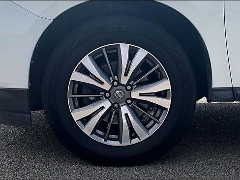 Used 2018 Nissan Pathfinder SV AWD/4WD image 8