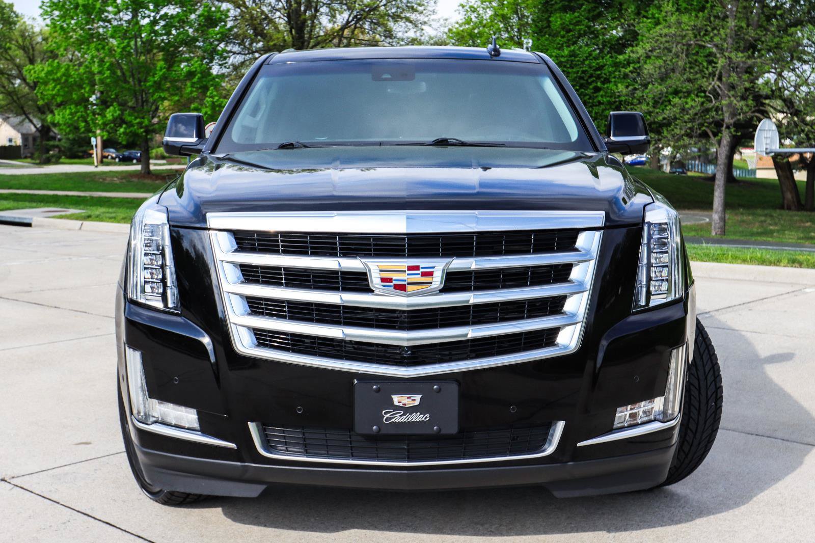 Used 2018 Cadillac Escalade Luxury AWD/4WD image 24