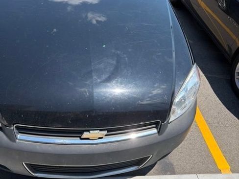 Used 2009 Chevrolet Impala LT w/ Luxury Edition Package FWD image 2