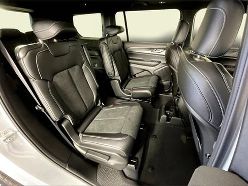 New 2025 Jeep Grand Cherokee L Altitude image 11