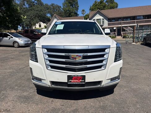 Used 2018 Cadillac Escalade ESV Premium Luxury AWD/4WD image 4