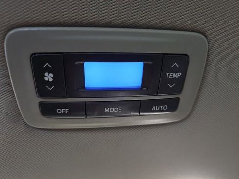 Used 2017 Toyota Sienna XLE image 30