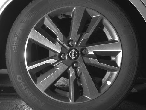 Used 2025 Nissan Versa SV image 12