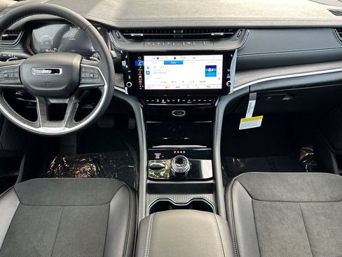 New 2026 Jeep Grand Cherokee Altitude image 12