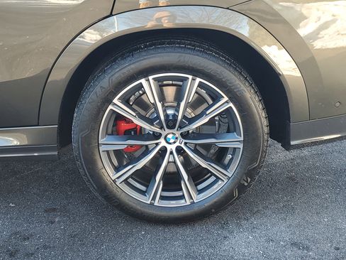 Certified 2024 BMW X6 M60i w/ Dynamic Handling Package image 28