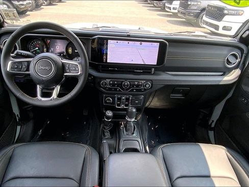 Used 2024 Jeep Wrangler Unlimited Sahara w/ Technology Group AWD/4WD image 14