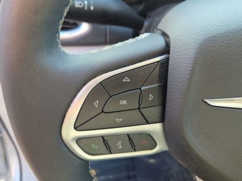 Certified 2022 Chrysler Pacifica Limited image 13