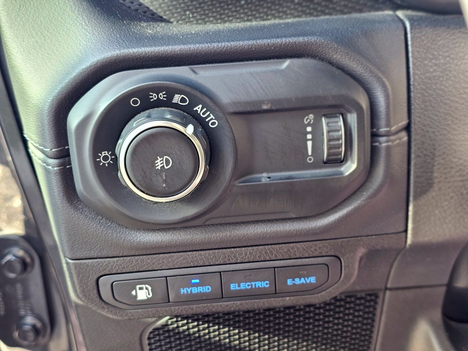 Used 2024 Jeep Wrangler Unlimited Rubicon 4xe AWD/4WD image 28