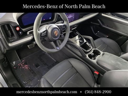 Used 2025 Porsche Cayenne GTS image 10