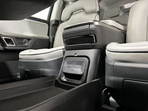 Used 2023 Rivian R1S Launch Edition image 33