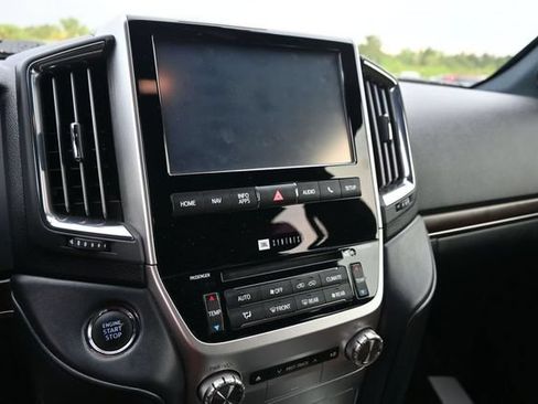 Used 2018 Toyota Land Cruiser AWD/4WD image 10