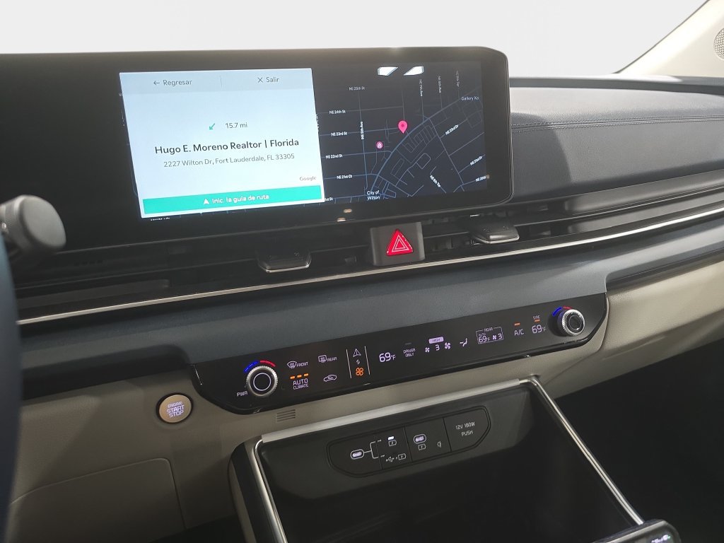 Used 2025 Kia Carnival EX FWD image 14