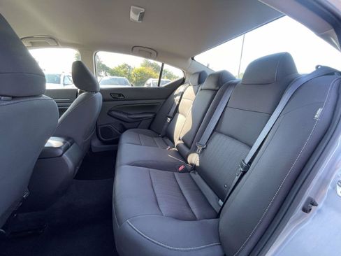 Used 2024 Nissan Altima 2.5 SV FWD image 11