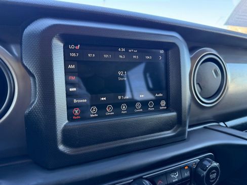 Used 2018 Jeep Wrangler Unlimited Sport S image 33