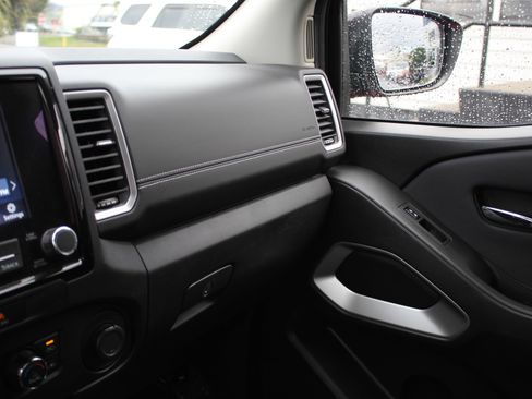 Used 2022 Nissan Frontier SV image 35