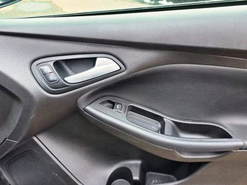 Used 2018 Ford Focus SE image 33
