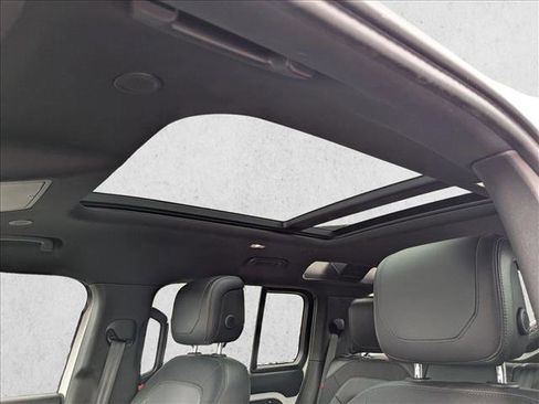 Used 2021 Land Rover Defender 110 X-Dynamic HSE image 16