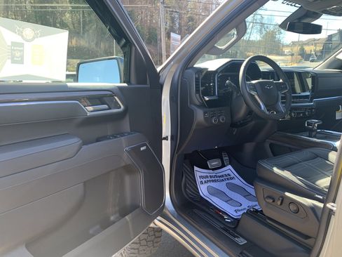 New 2025 Chevrolet Silverado 1500 RST AWD/4WD image 8
