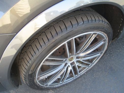 Used 2023 Porsche Cayenne image 12