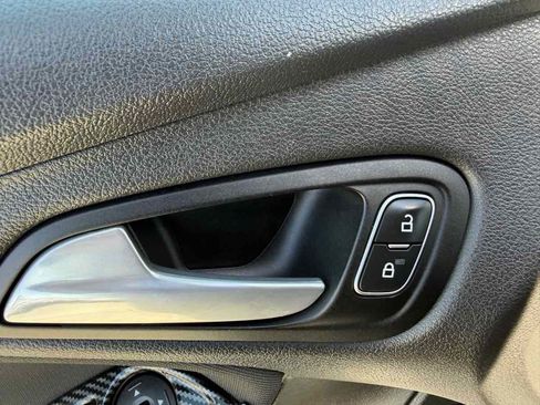 Used 2018 Ford Focus SE FWD image 8