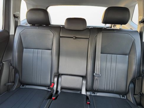 Used 2022 Volkswagen Tiguan SE image 14