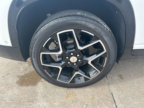 Used 2025 Chevrolet Traverse High Country image 34