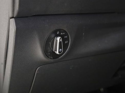 Used 2021 Volkswagen Jetta SE w/ SE Cold Weather Package image 11