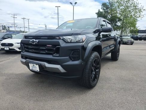 Used 2024 Chevrolet Colorado Trail Boss w/ Advanced Trailering Package AWD/4WD image 4