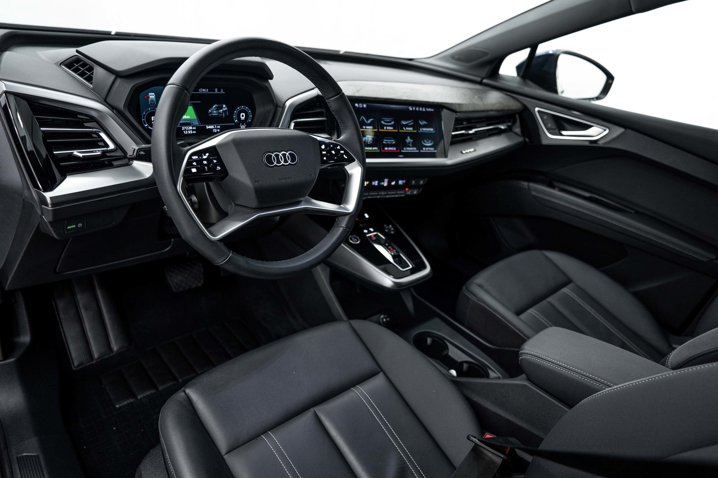 Certified 2024 Audi Q4 e-tron Premium Plus AWD/4WD image 10