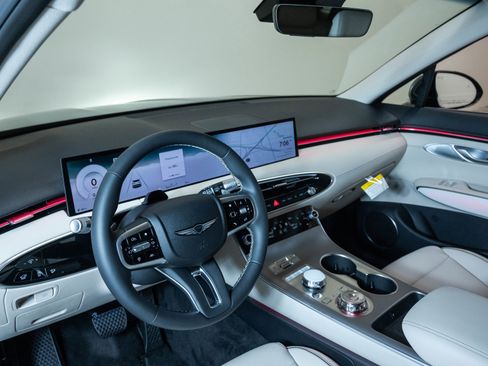 Used 2026 Genesis GV70 2.5T Advanced image 19