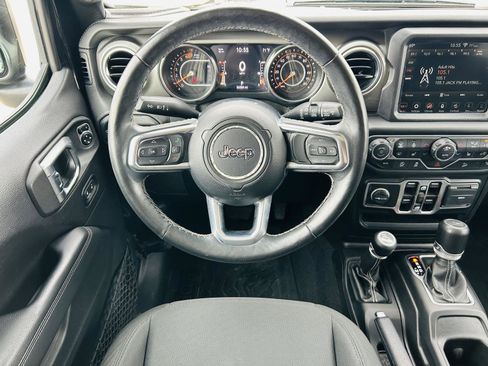 Used 2019 Jeep Wrangler Unlimited Sahara AWD/4WD image 11