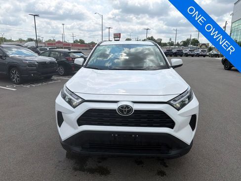 Used 2025 Toyota RAV4 XLE AWD/4WD image 2