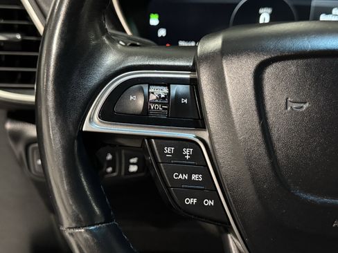 Used 2020 Lincoln Nautilus Reserve image 30