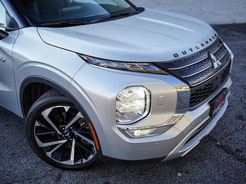 Used 2023 Mitsubishi Outlander SE image 7