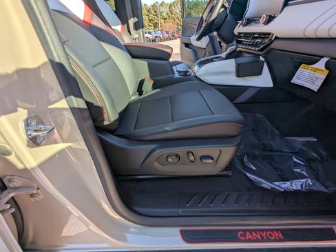 Used 2023 GMC Canyon AT4X image 14