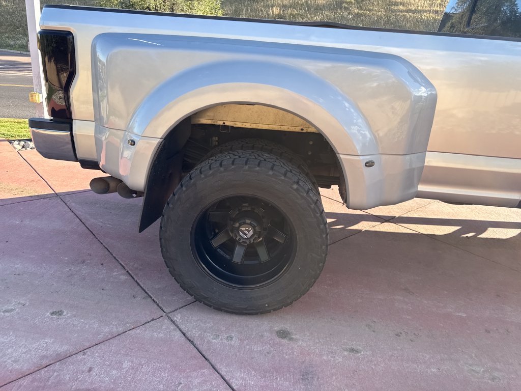 Used 2017 Ford F350 Lariat w/ Lariat Ultimate Package AWD/4WD image 28
