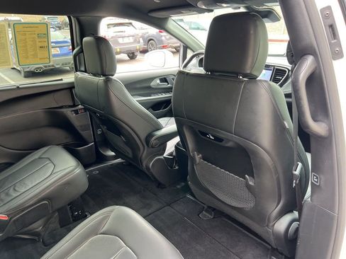 Used 2021 Chrysler Pacifica Touring-L w/ S Appearance Package image 25