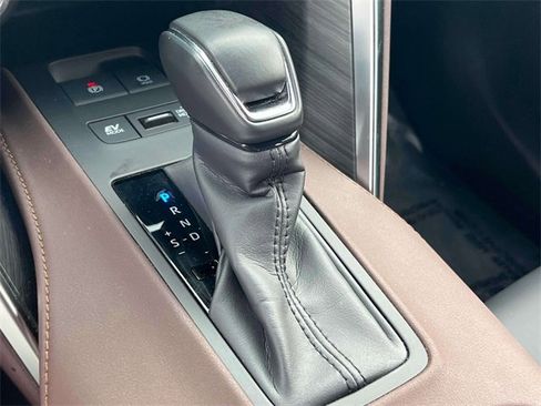 Certified 2024 Toyota Venza XLE image 29