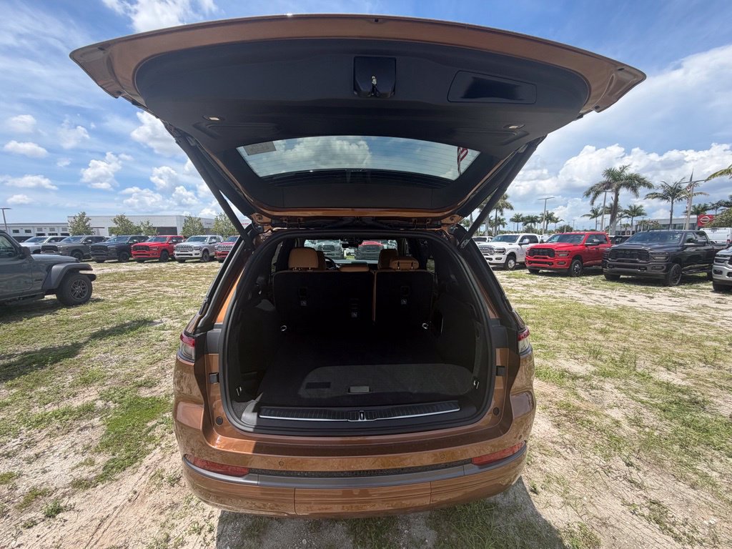 New 2026 Jeep Grand Cherokee Summit w/ Obsidian Package AWD/4WD image 38
