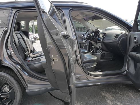 Used 2019 Jeep Compass Latitude FWD image 10