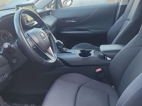 Used 2022 Toyota Venza LE AWD/4WD image 5