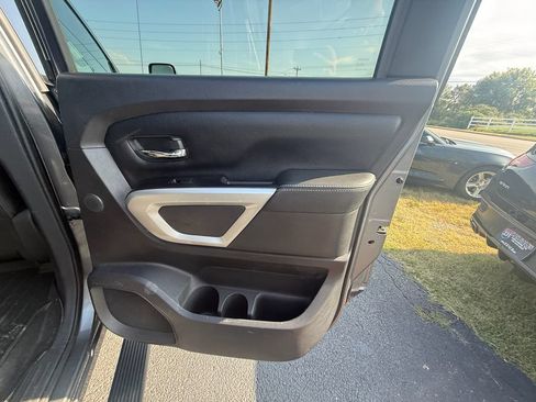 Used 2019 Nissan Titan PRO-4X w/ Pro-4x Convenience Package AWD/4WD image 20