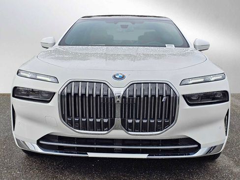 New 2025 BMW i7 xDrive60 w/ Executive Package image 8