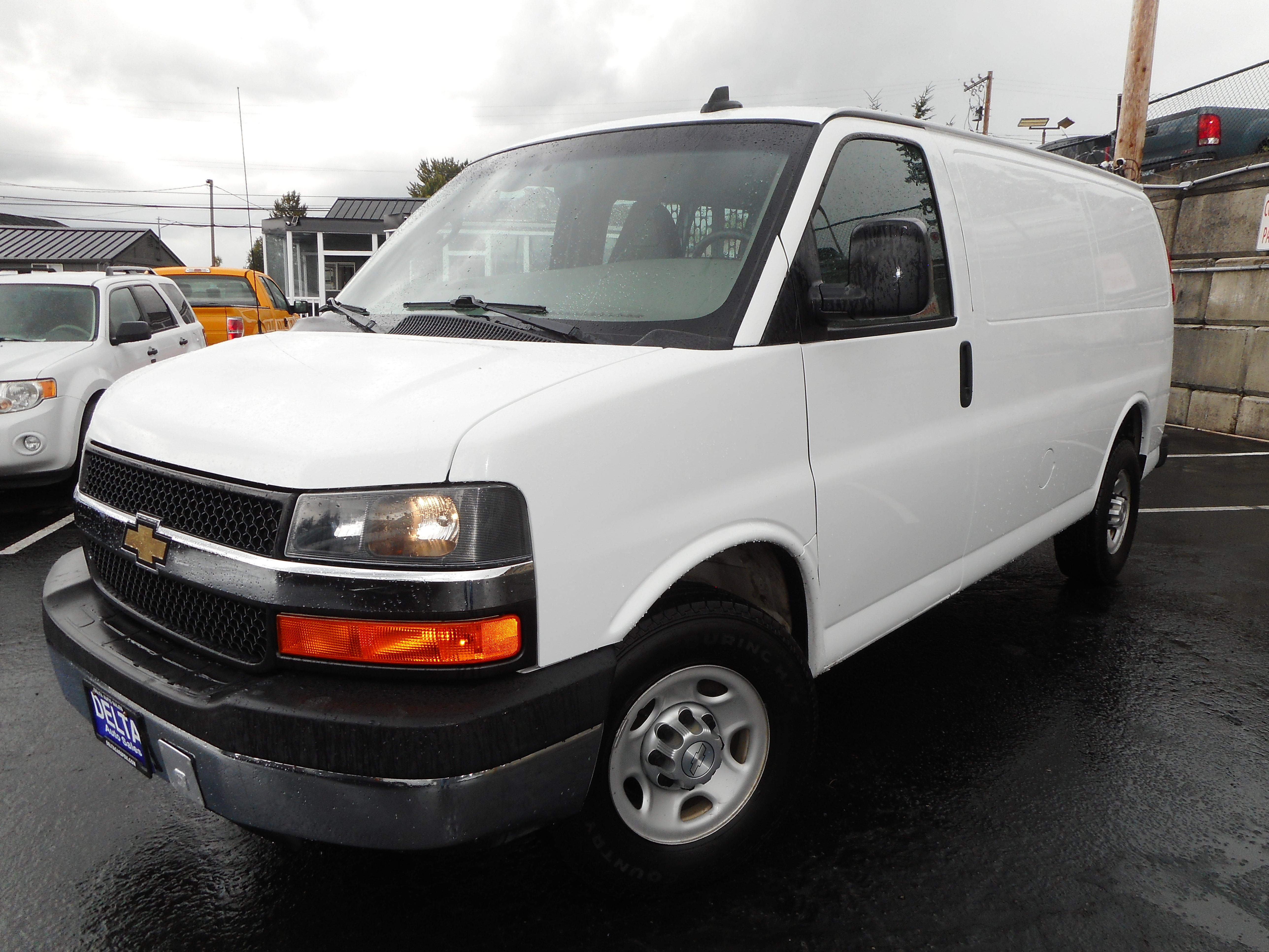 Used 2016 Chevrolet Express 2500 RWD image 3
