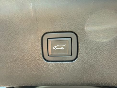 Used 2021 Buick Enclave Avenir w/ Avenir Technology Package AWD/4WD image 13