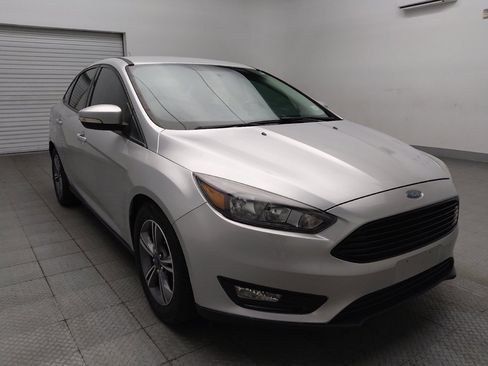 Used 2018 Ford Focus SE w/ SE Appearance Package FWD image 13